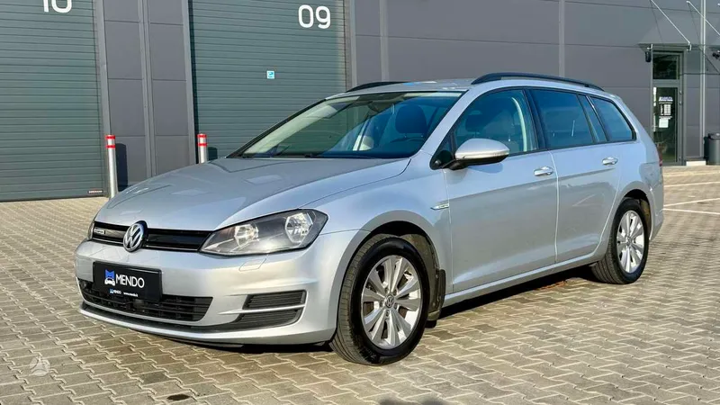 Volkswagen Golf - 1