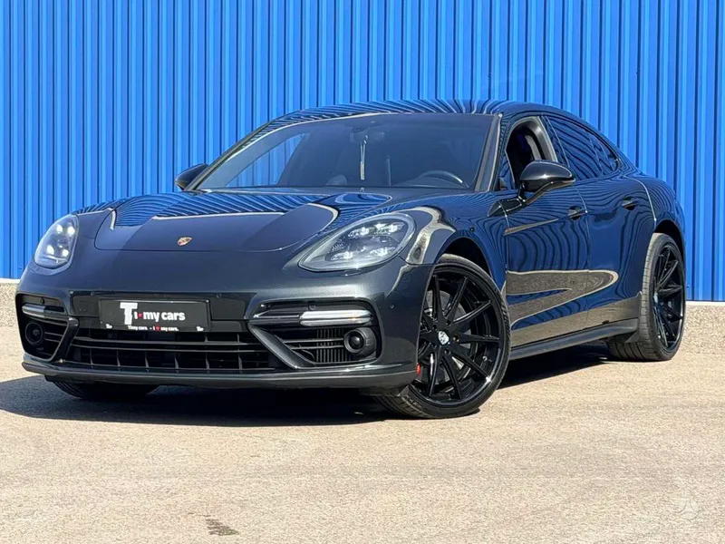 Porsche Panamera - 1