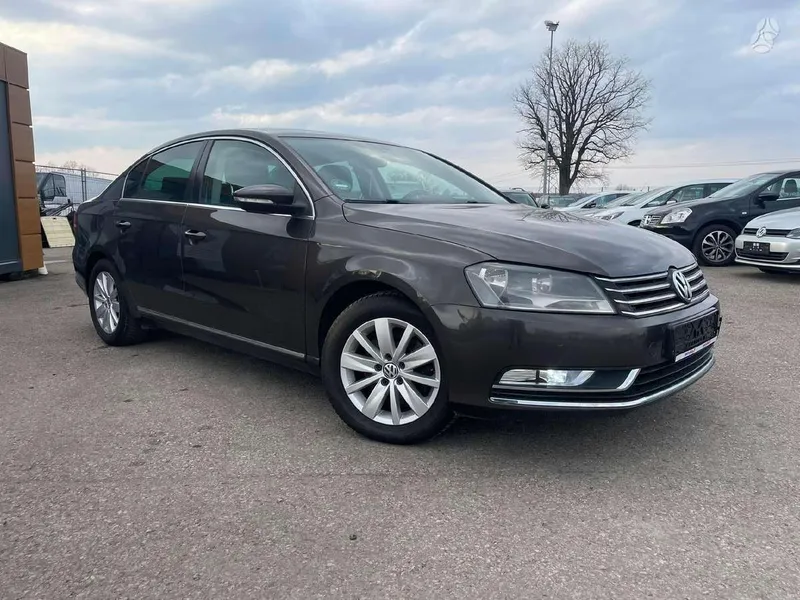 Volkswagen Passat - 1
