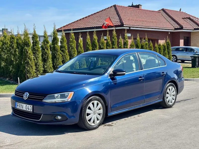 Volkswagen Jetta - 1