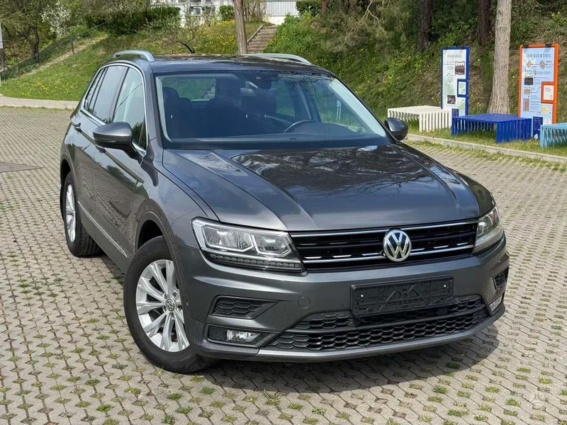Volkswagen Tiguan - 1