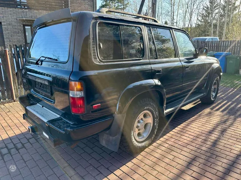 Toyota Land Cruiser - 1