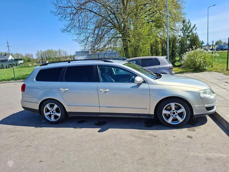 Volkswagen Passat - 1