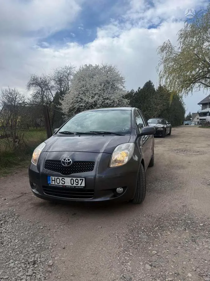 Toyota Yaris - 1