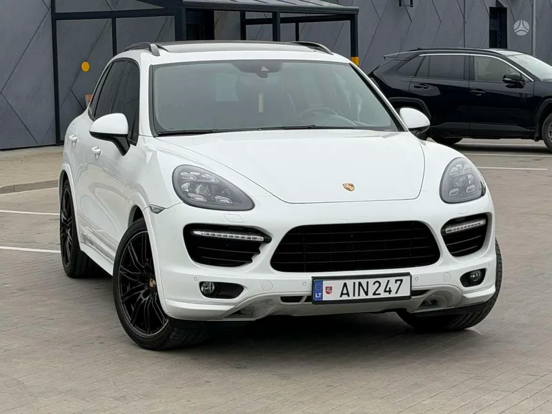 Porsche Cayenne - 1