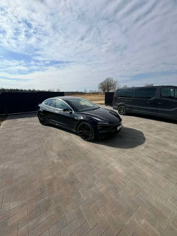 Tesla Model 3 - 1