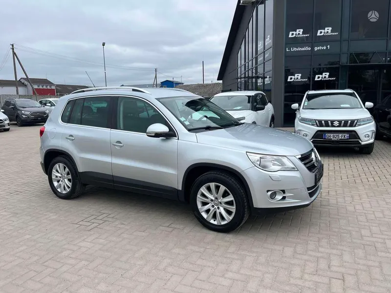 Volkswagen Tiguan - 1
