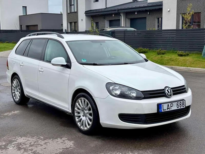 Volkswagen Golf - 1