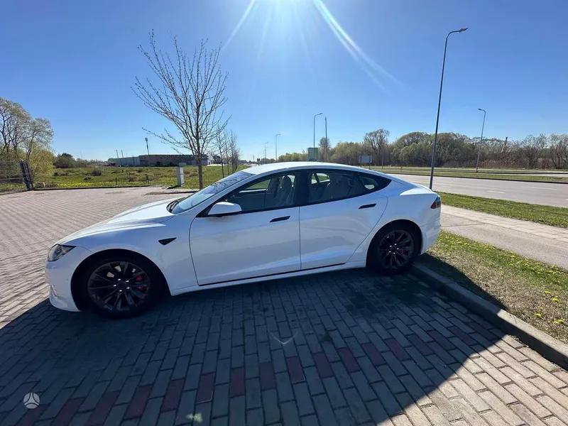 Tesla Model S - 1