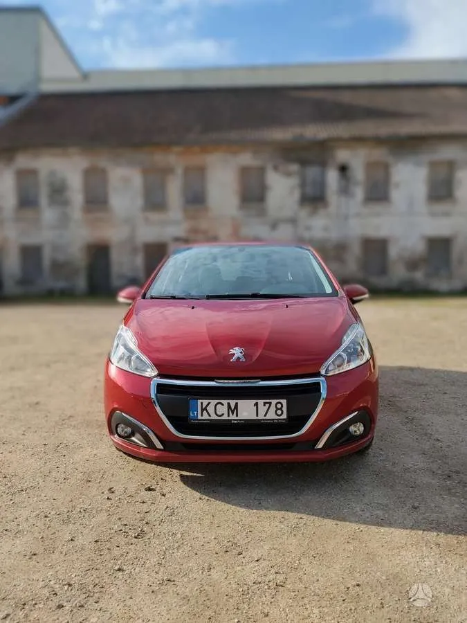 Peugeot 208 - 1