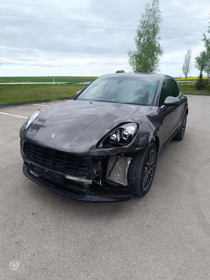 Porsche Macan - 1
