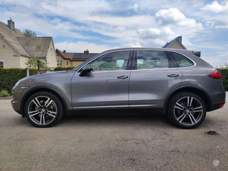 Porsche Cayenne - 1