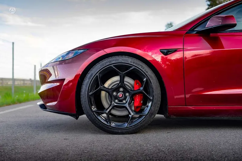 Tesla Model 3 - 1