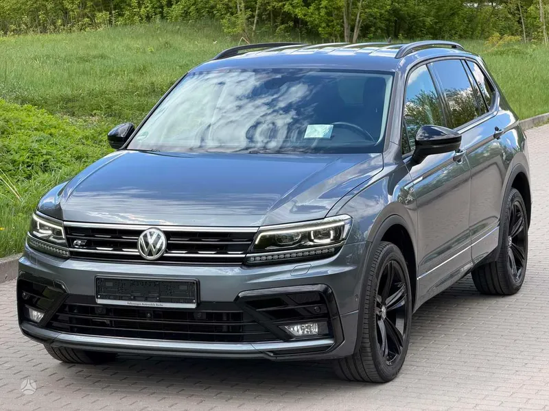 Volkswagen Tiguan - 1