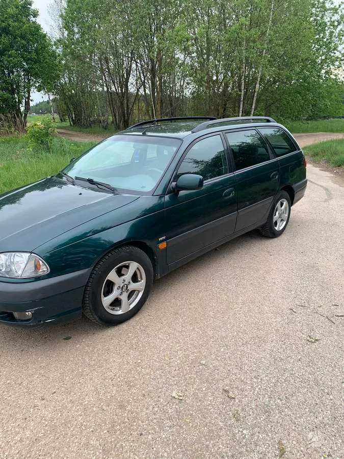 Toyota Avensis - 1