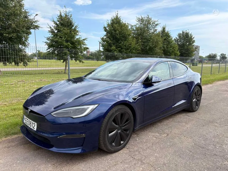 Tesla Model S - 1