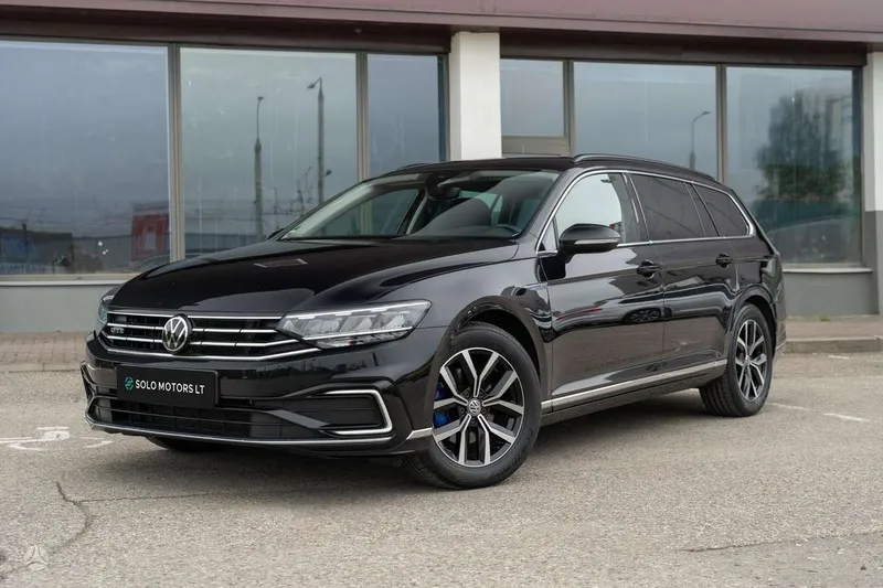 Volkswagen Passat - 1
