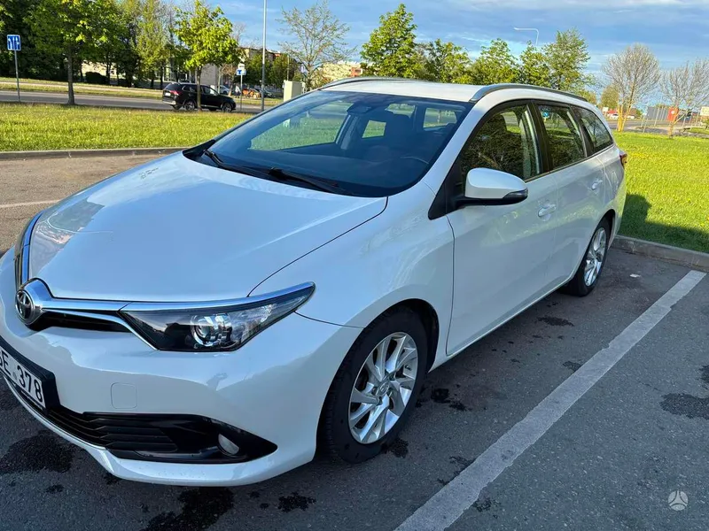 Toyota Auris - 1