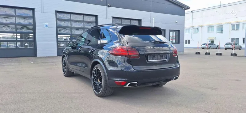 Porsche Cayenne - 1