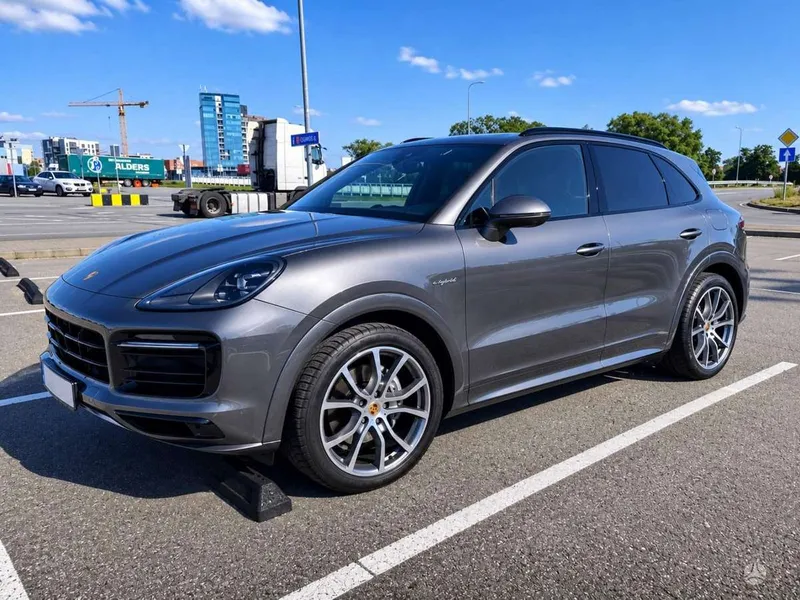 Porsche Cayenne - 1