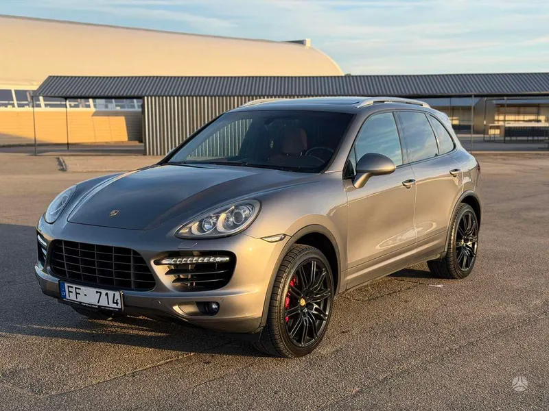 Porsche Cayenne - 1