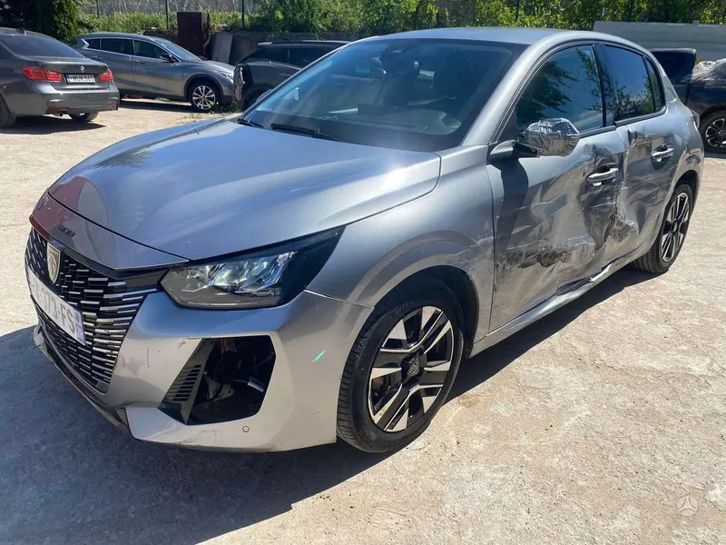 Peugeot 208 - 1