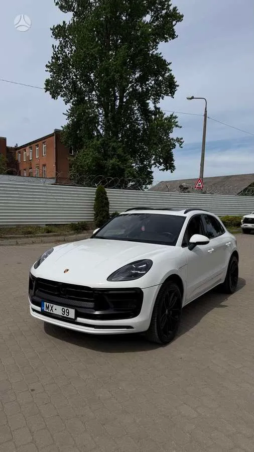 Porsche Macan - 1
