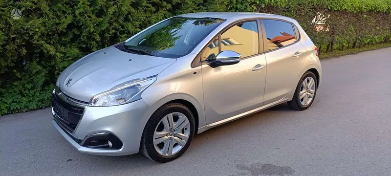 Peugeot 208 - 1