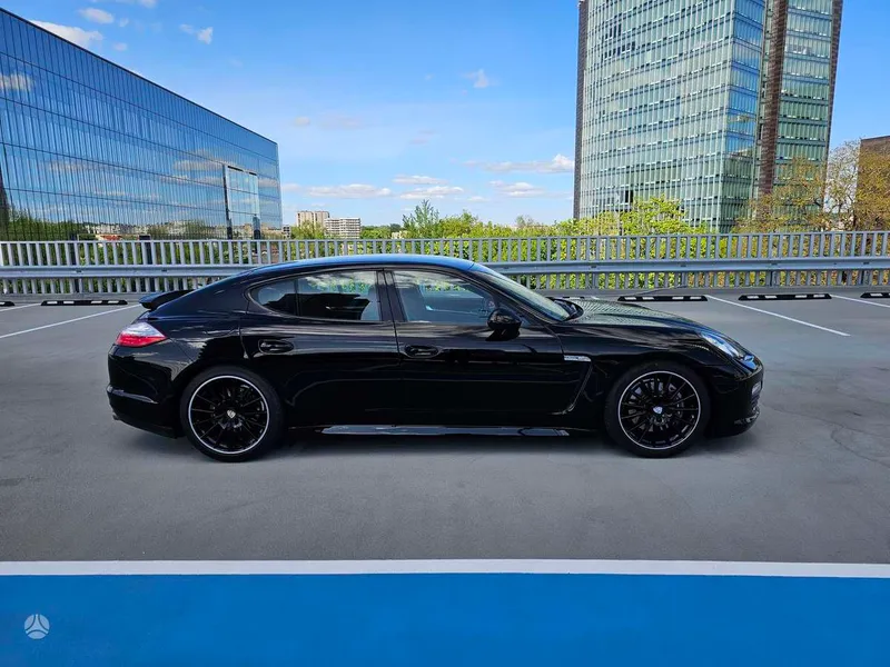 Porsche Panamera - 1
