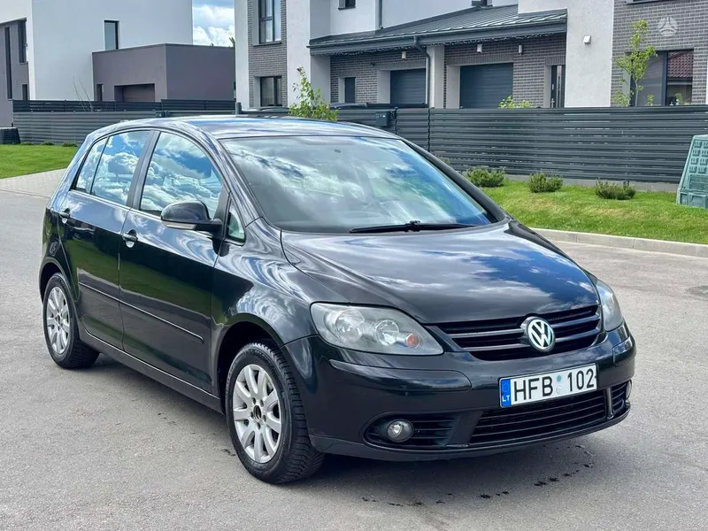 Volkswagen Golf - 1