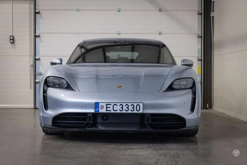 Porsche Taycan - 1