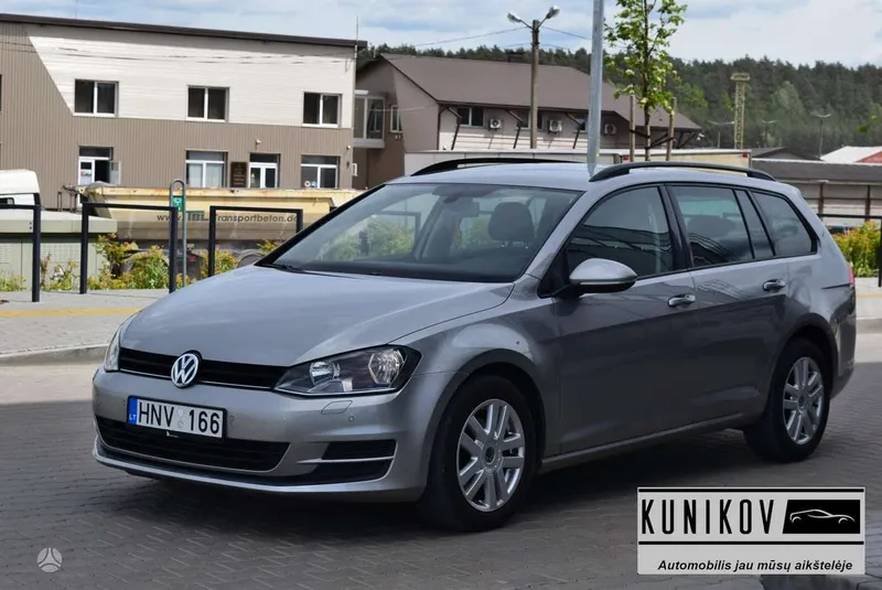 Volkswagen Golf - 1