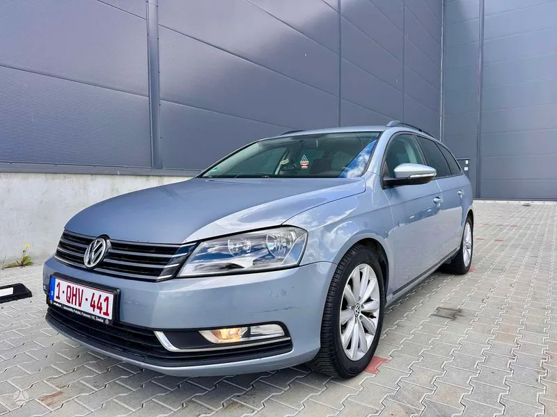 Volkswagen Passat - 1