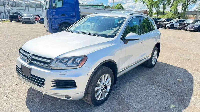 Volkswagen Touareg - 1
