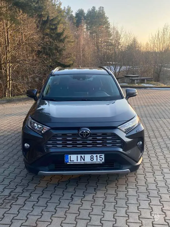 Toyota RAV4 - 1