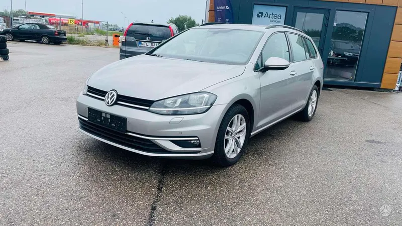Volkswagen Golf - 1