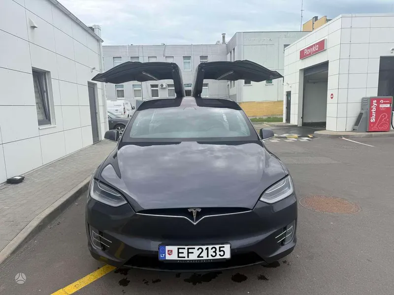 Tesla Model X - 1