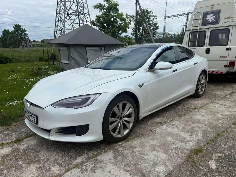 Tesla Model S - 1
