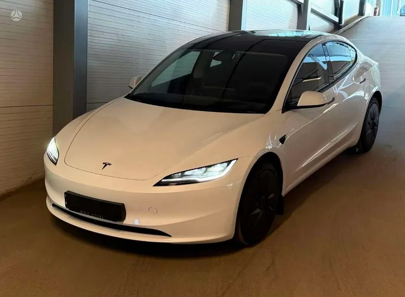 Tesla Model 3 - 1