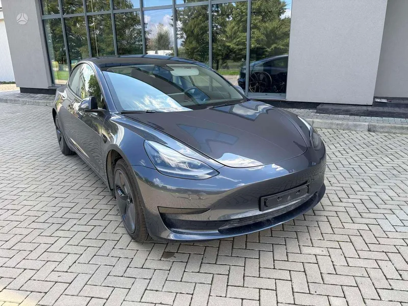 Tesla Model 3 - 1