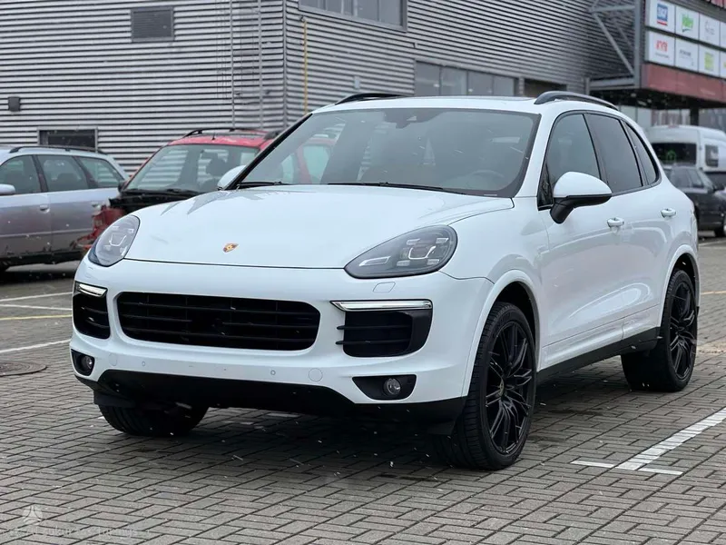 Porsche Cayenne - 1