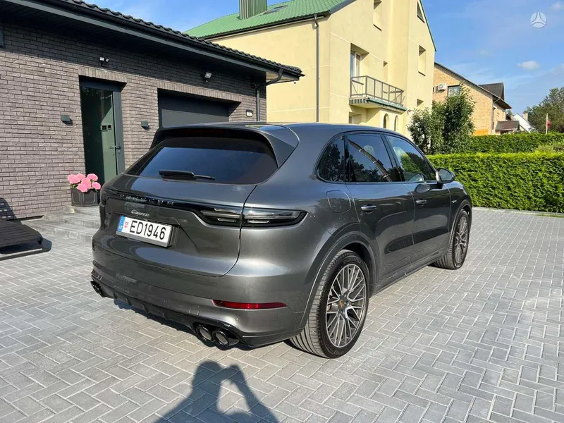 Porsche Cayenne - 1