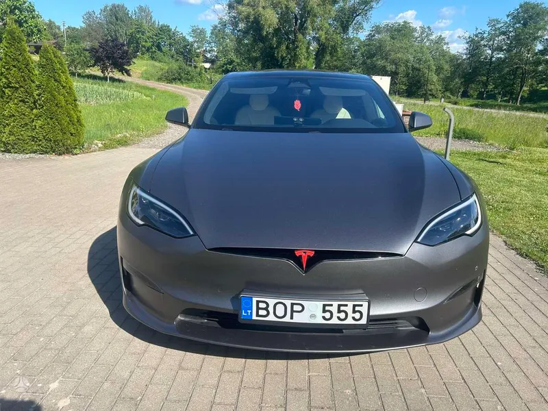 Tesla Model S - 1