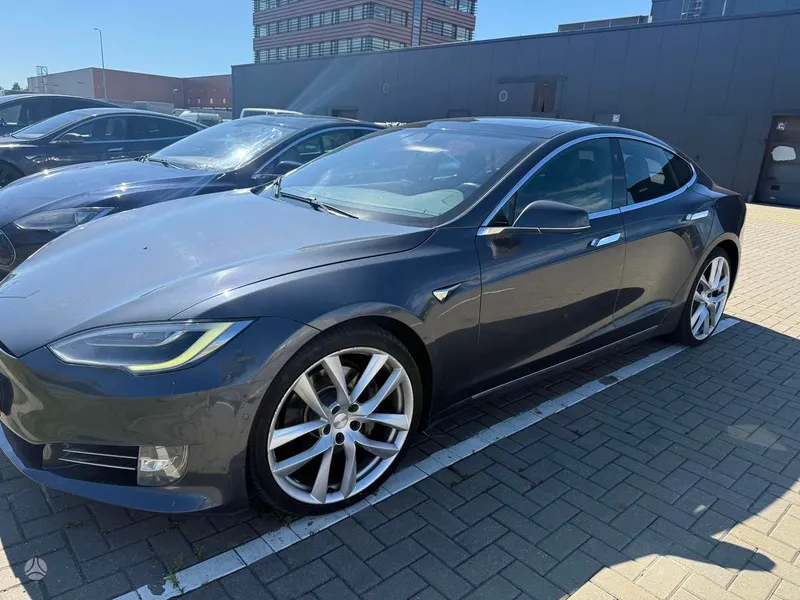 Tesla Model S - 1