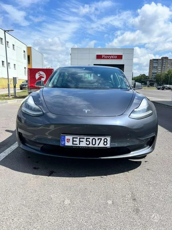 Tesla Model 3 - 1