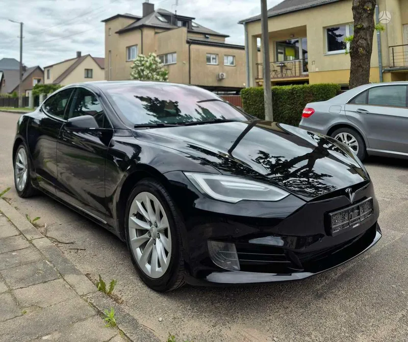 Tesla Model S - 1