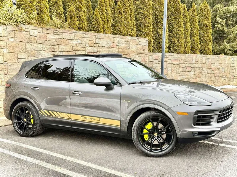 Porsche Cayenne - 1