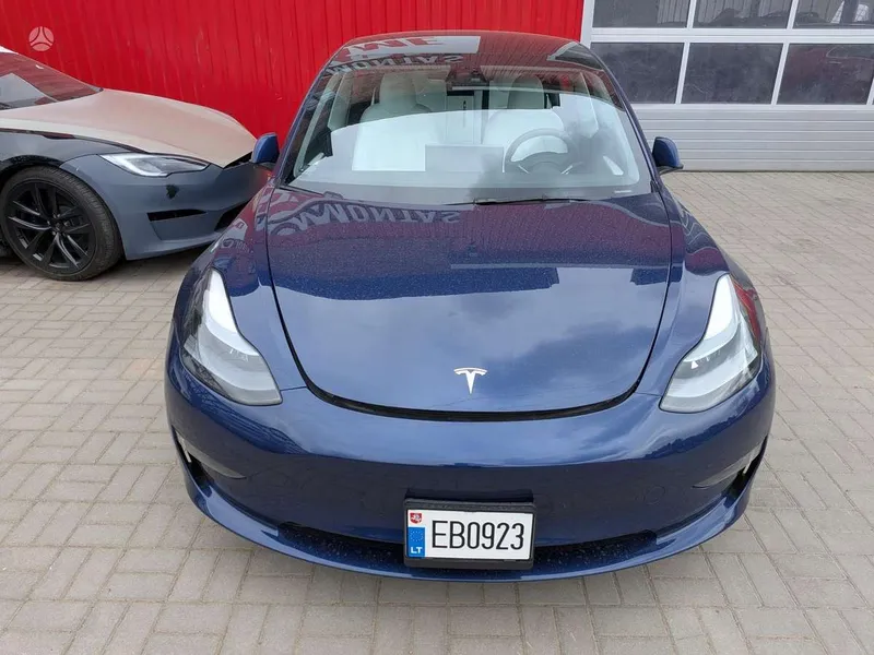 Tesla Model 3 - 1
