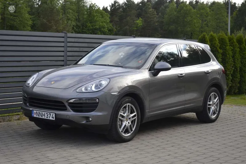 Porsche Cayenne - 1