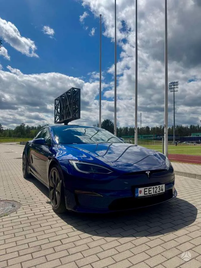 Tesla Model S - 1